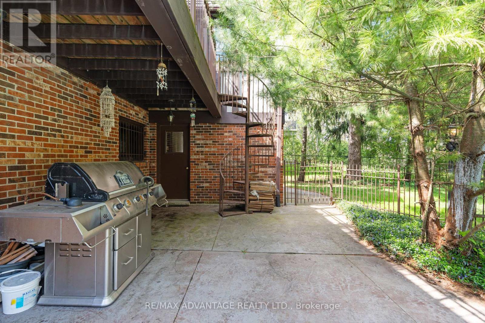 1510 Ryersie Road, London North (North A), ON - Outdoor With Exterior