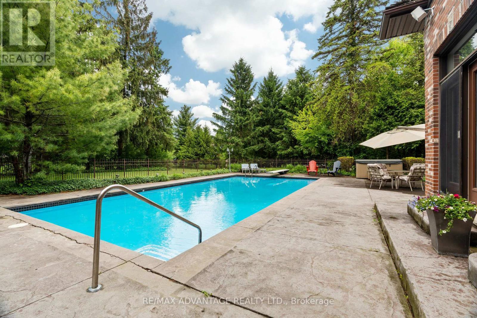1510 Ryersie Road, London North (North A), ON - Outdoor With In Ground Pool With Backyard