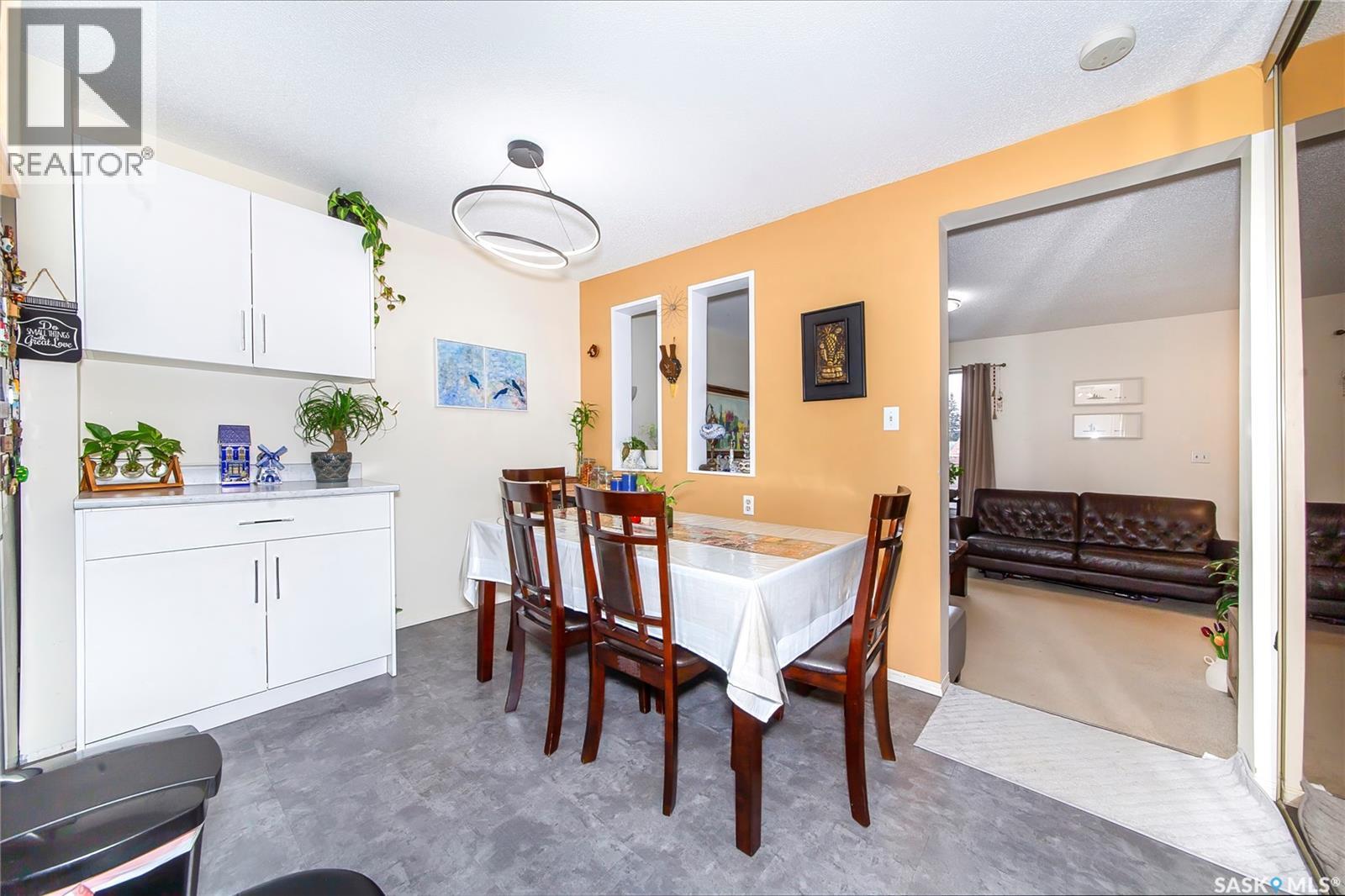 147 1128 Mckercher Drive, Saskatoon, SK - Indoor Photo Showing Dining Room