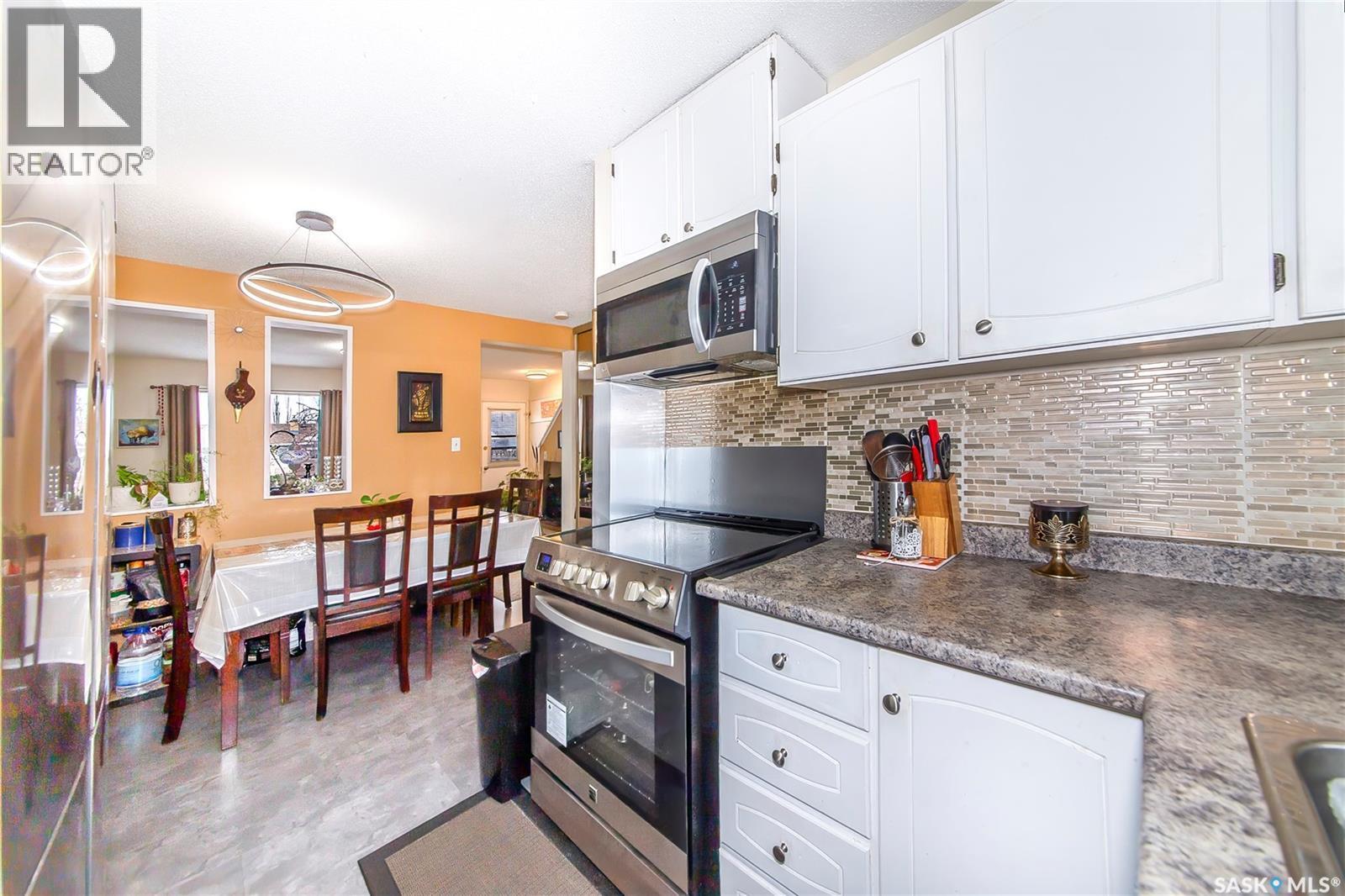 147 1128 Mckercher Drive, Saskatoon, SK - Indoor Photo Showing Kitchen