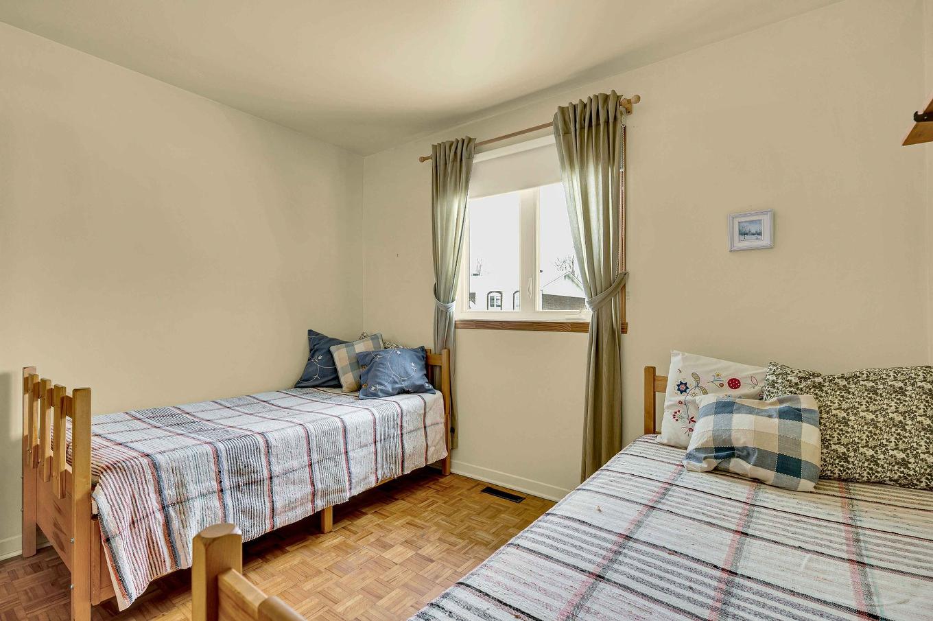 Chambre à coucher - 3765 Rue De Cambrai, Laval (Saint-François), QC - Indoor Photo Showing Bedroom