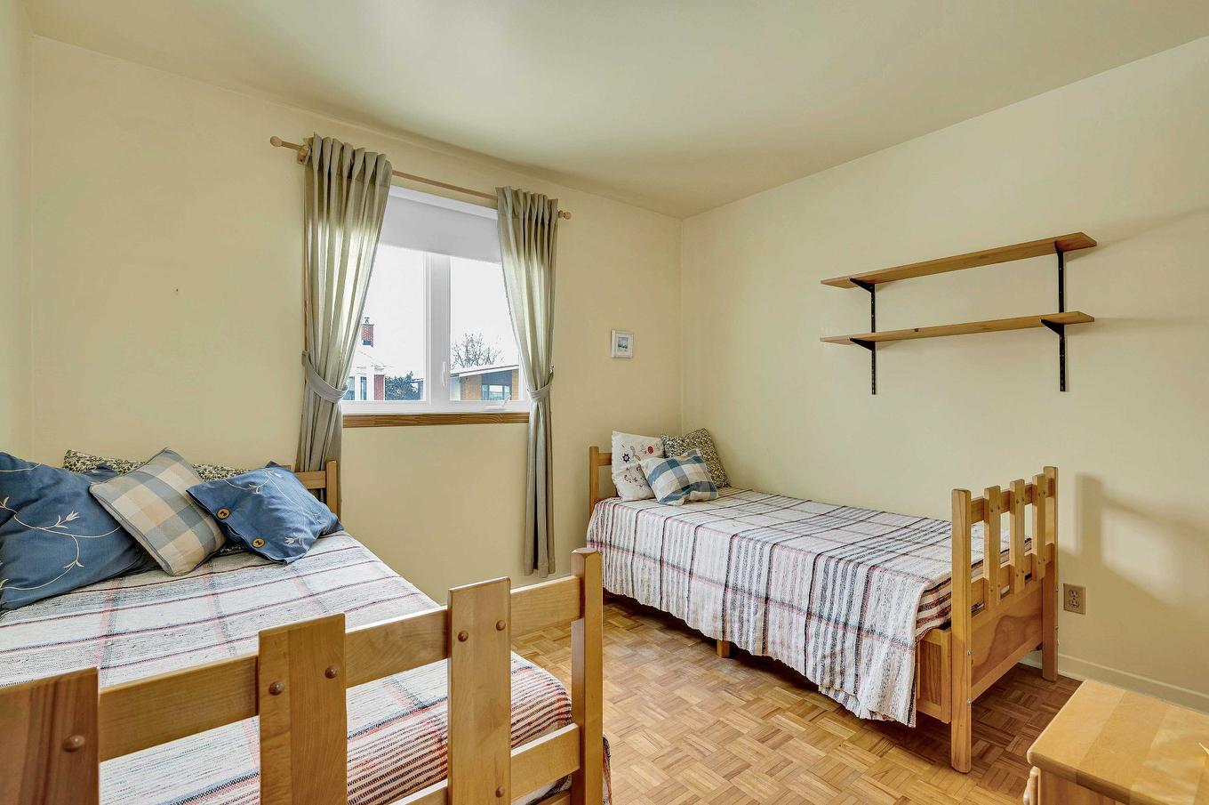 Chambre à coucher - 3765 Rue De Cambrai, Laval (Saint-François), QC - Indoor Photo Showing Bedroom