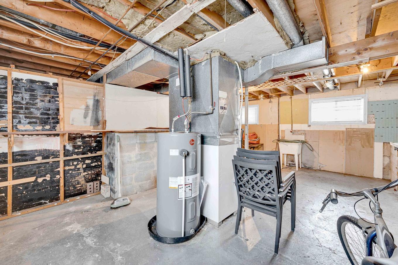 Atelier - 3765 Rue De Cambrai, Laval (Saint-François), QC - Indoor Photo Showing Basement