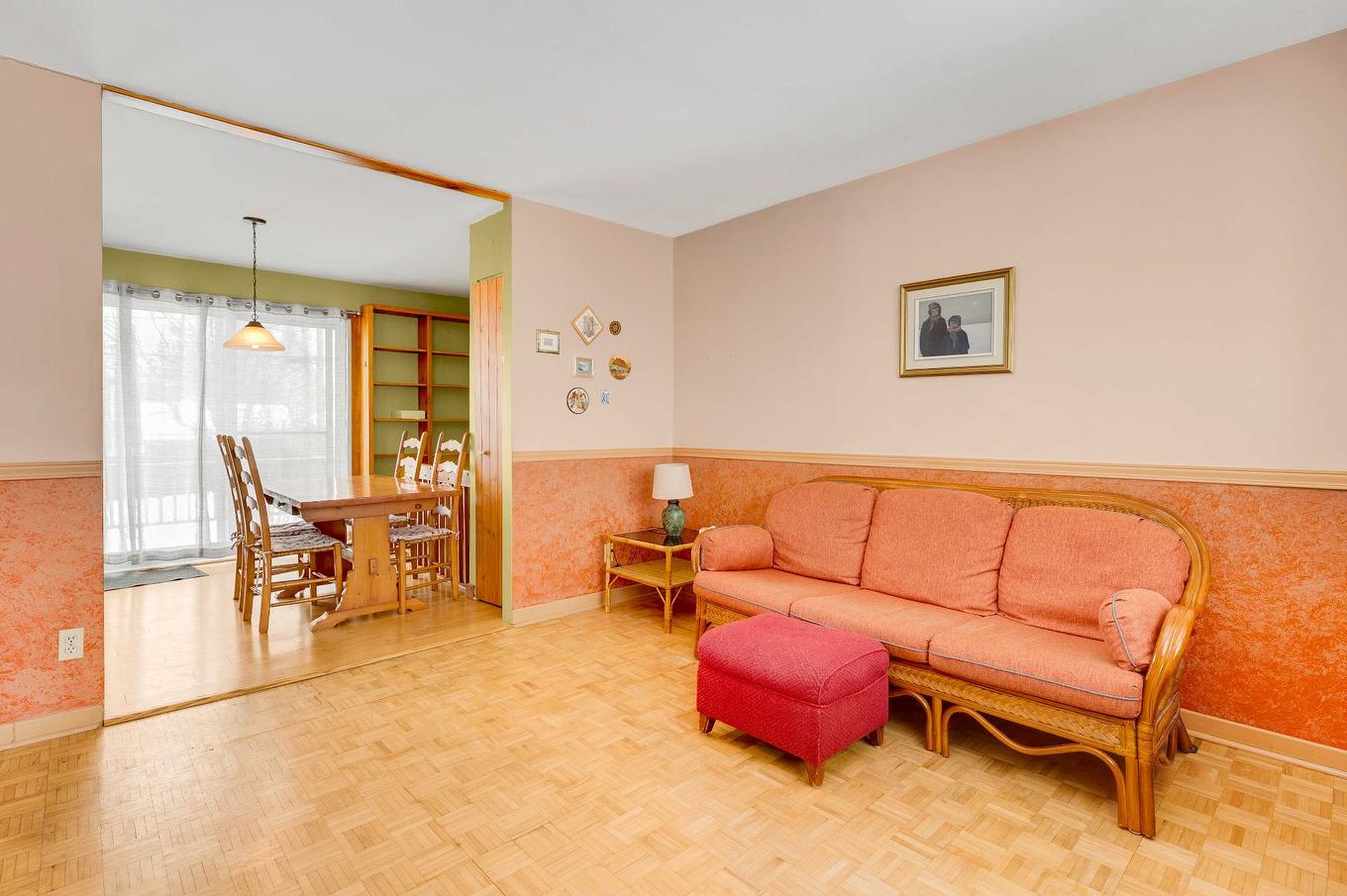 Salon - 3765 Rue De Cambrai, Laval (Saint-François), QC - Indoor Photo Showing Living Room