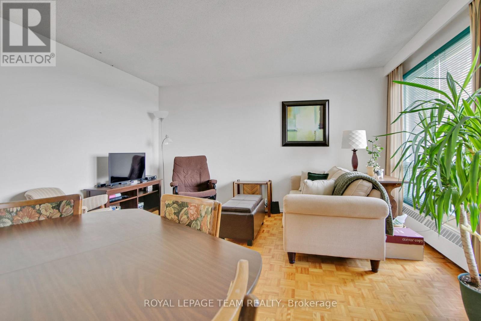 Living Room / Dining Room - 708 - 20 Chesterton Drive, Ottawa, ON - Indoor Photo Showing Living Room