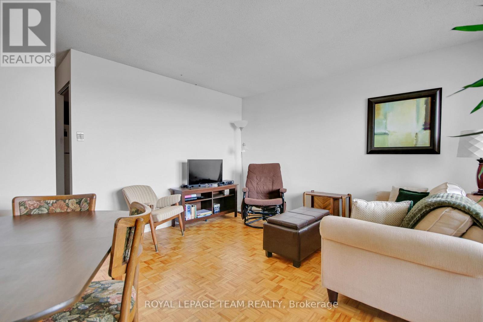 Living Room / Dining Room - 708 - 20 Chesterton Drive, Ottawa, ON - Indoor