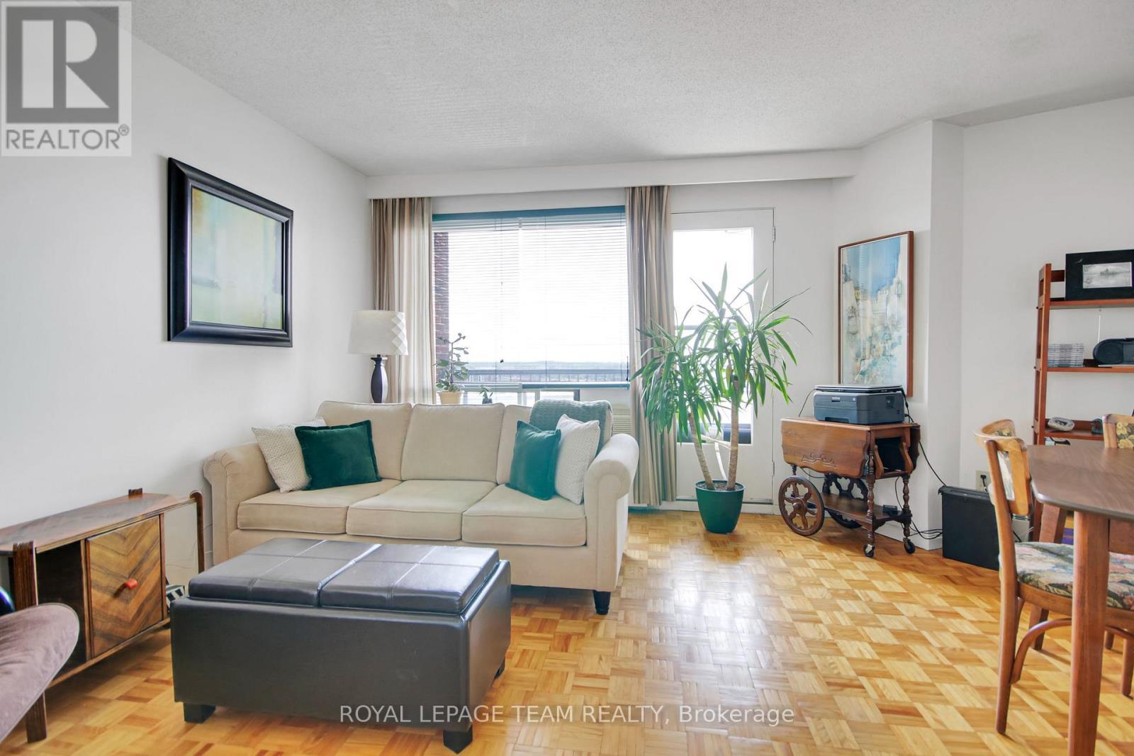 Living Room / Dining Room - 708 - 20 Chesterton Drive, Ottawa, ON - Indoor Photo Showing Living Room