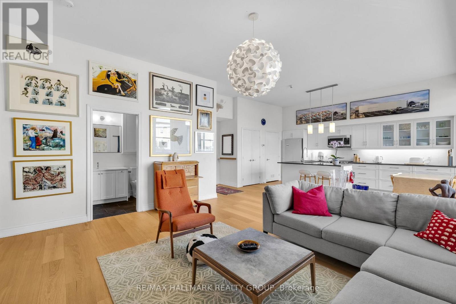 211 - 345 St Denis Street, Ottawa, ON - Indoor Photo Showing Living Room