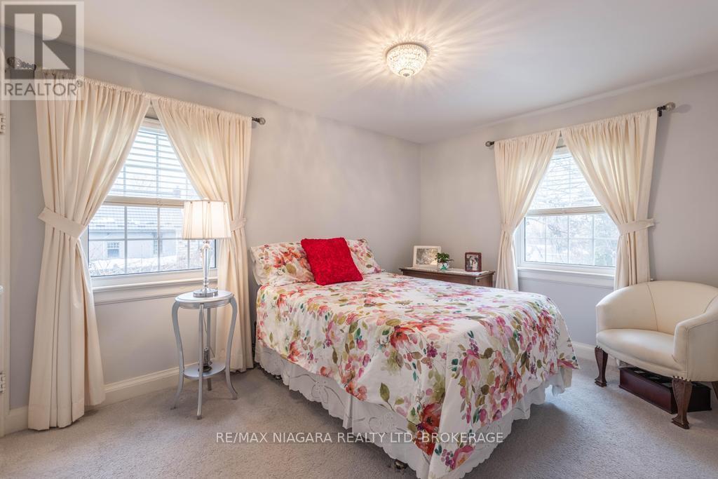 2 Gardiner Place, St. Catharines (Downtown), ON - Indoor Photo Showing Bedroom