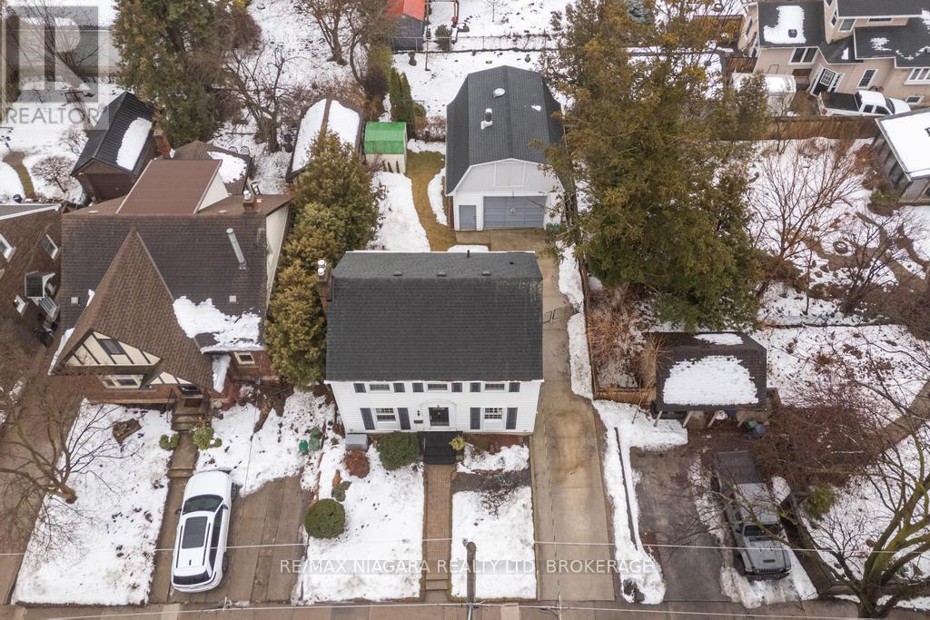 2 Gardiner Place, St. Catharines (Downtown), ON - Outdoor