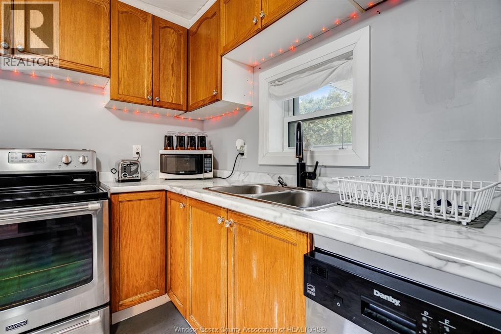 672 Talbot Road, Maidstone, ON - Indoor Photo Showing Kitchen With Double Sink