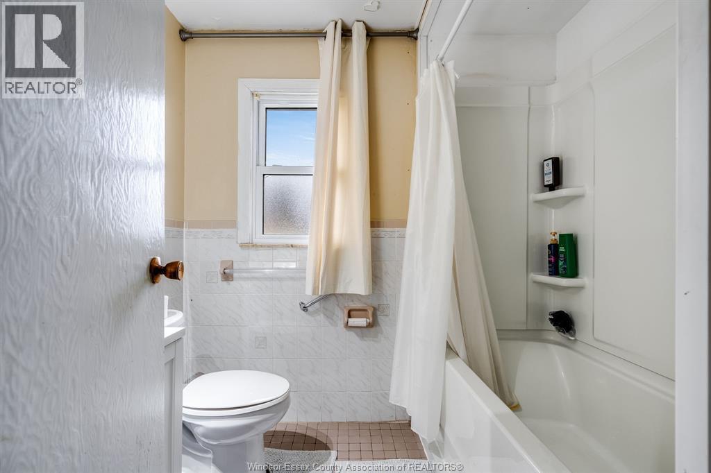 672 Talbot Road, Maidstone, ON - Indoor Photo Showing Bathroom