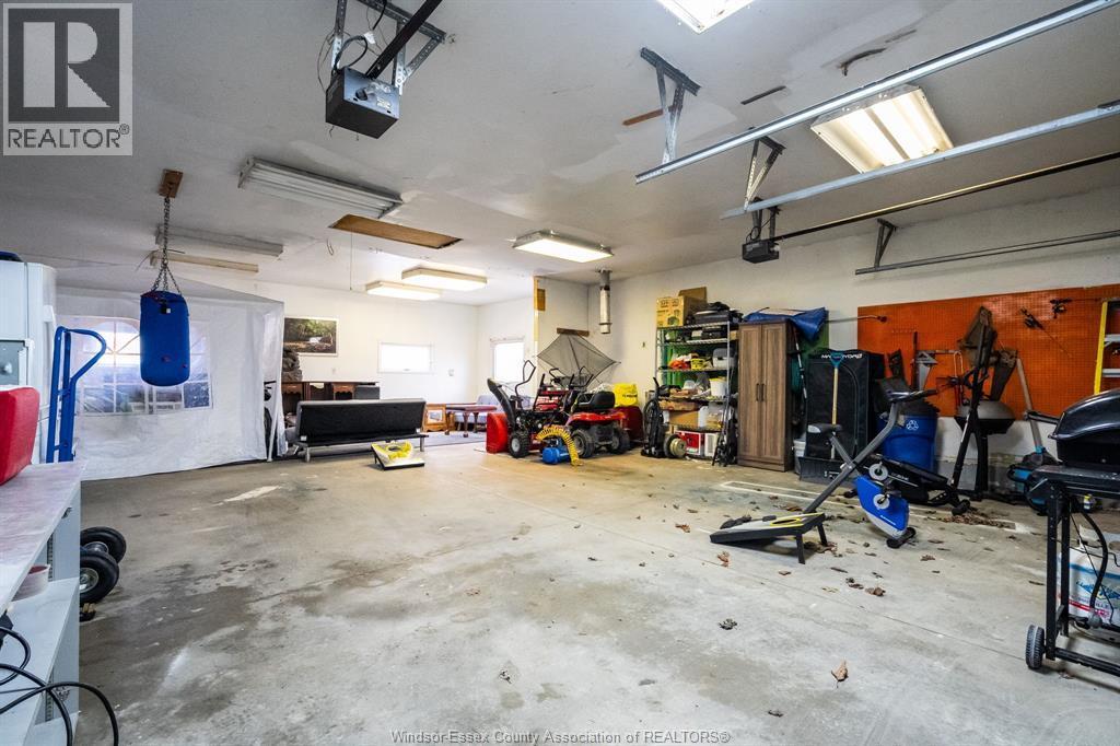 672 Talbot Road, Maidstone, ON - Indoor Photo Showing Garage