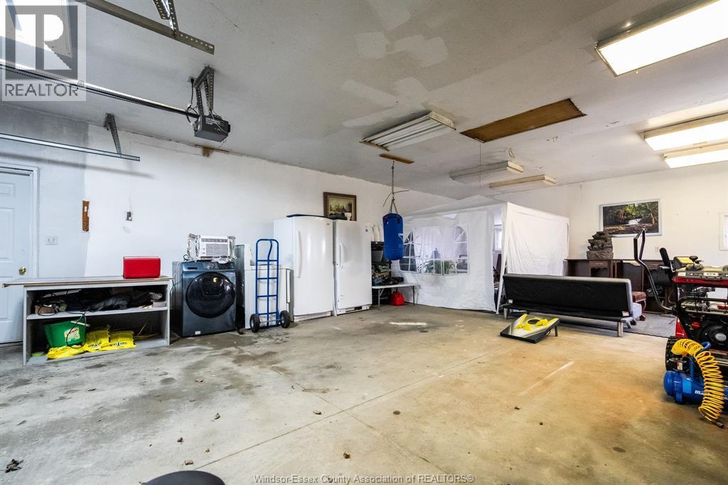 672 Talbot Road, Maidstone, ON - Indoor Photo Showing Garage