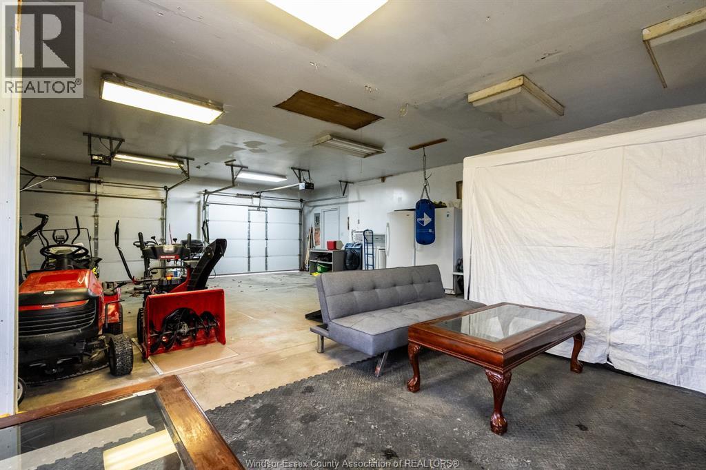 672 Talbot Road, Maidstone, ON - Indoor Photo Showing Garage