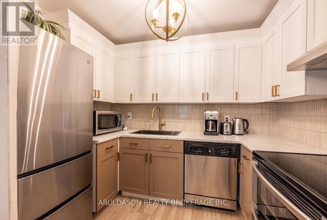 1 Givins Street, Toronto, ON - Indoor Photo Showing Kitchen