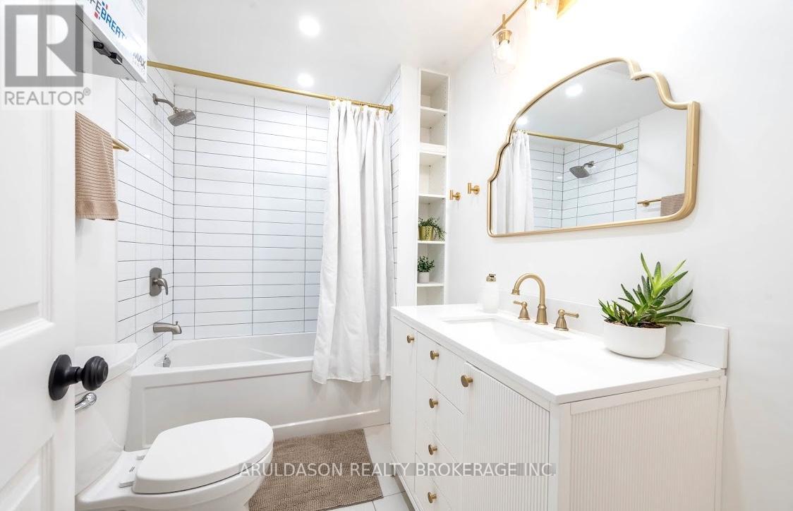 1 Givins Street, Toronto, ON - Indoor Photo Showing Bathroom