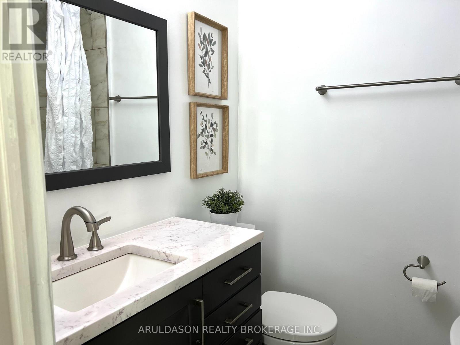 1 Givins Street, Toronto, ON - Indoor Photo Showing Bathroom