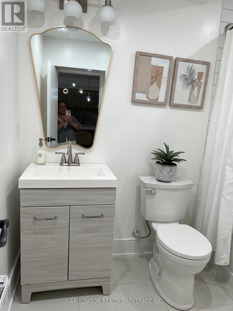 1 Givins Street, Toronto, ON - Indoor Photo Showing Bathroom