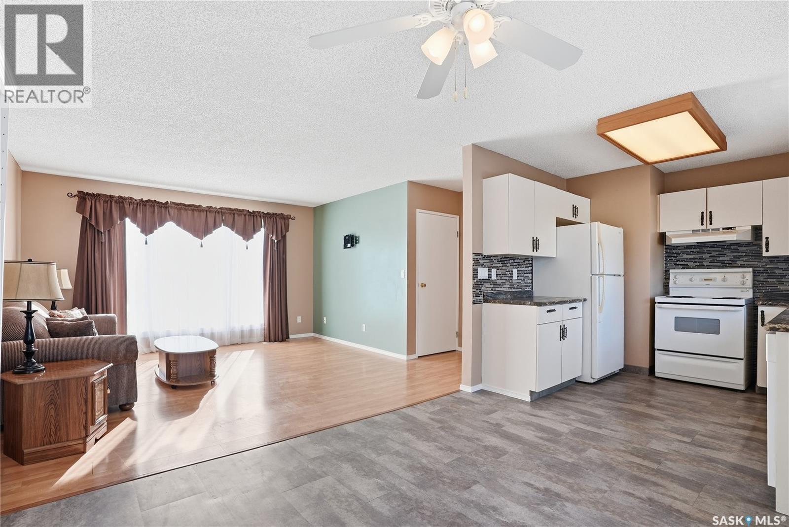 538 Bowman Lane, Saskatoon, SK - Indoor Photo Showing Kitchen