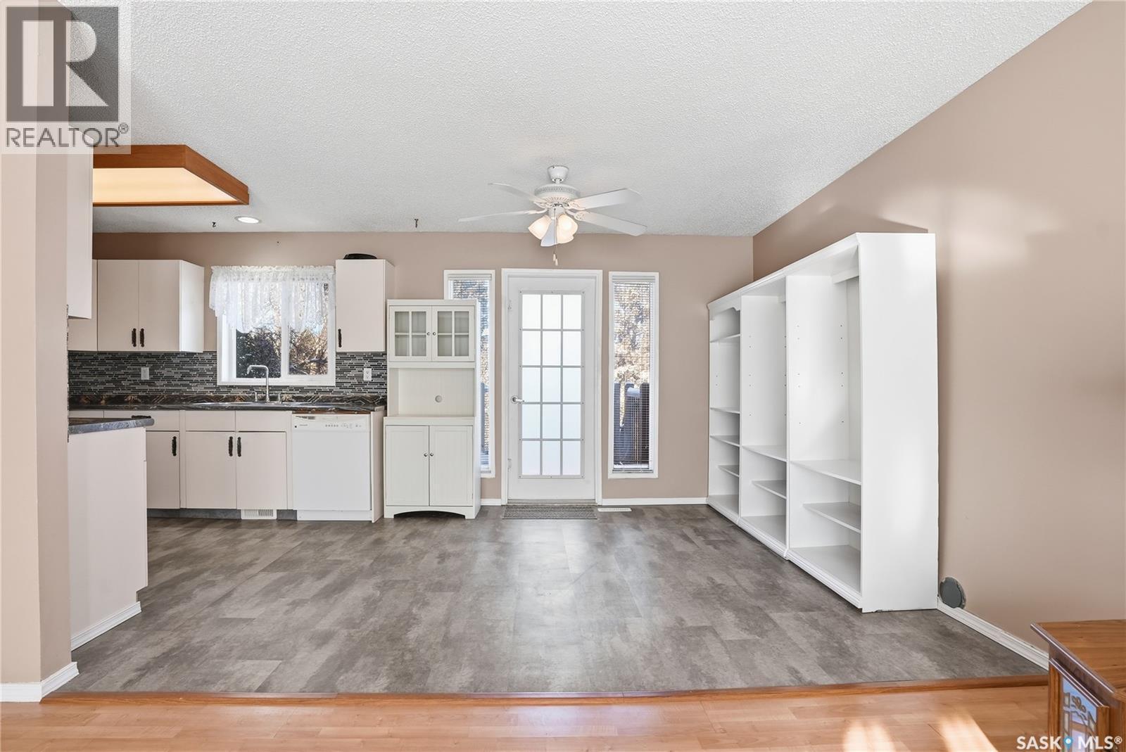 538 Bowman Lane, Saskatoon, SK - Indoor Photo Showing Kitchen With Double Sink