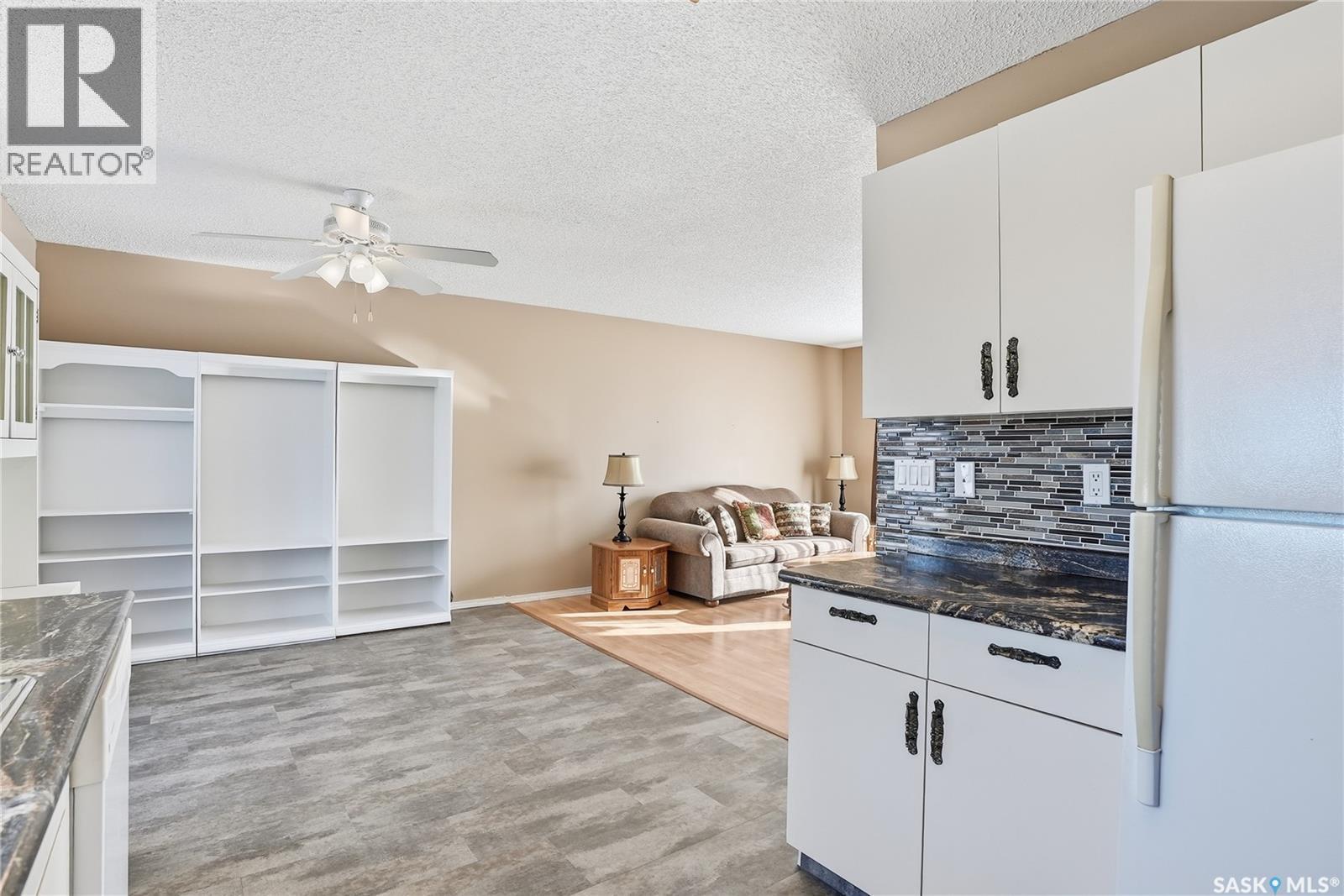 538 Bowman Lane, Saskatoon, SK - Indoor Photo Showing Kitchen