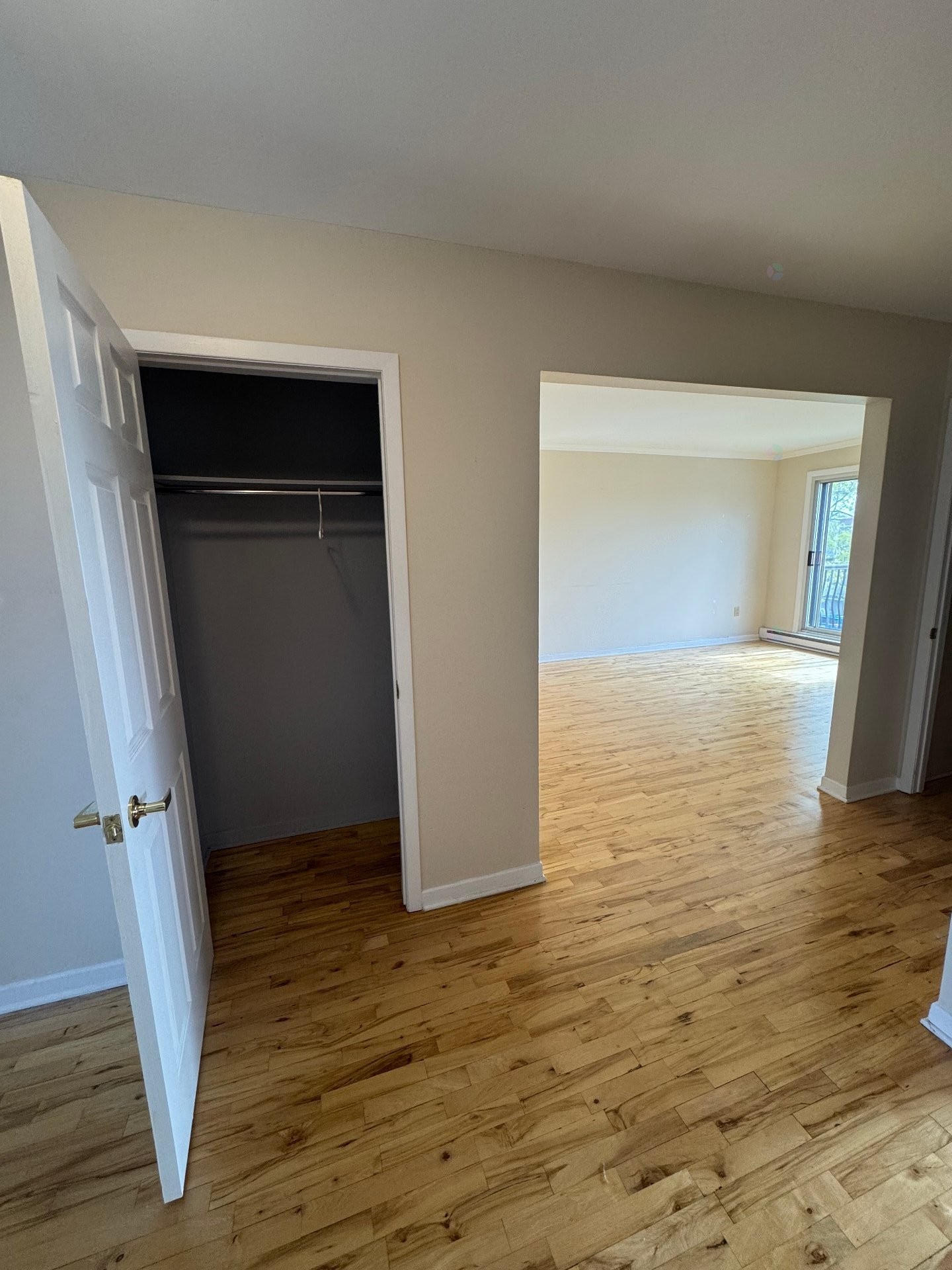 Hall d'entrée/Vestibule - 4717 Rue De Colombey, Montréal (Saint-Léonard), QC - Indoor Photo Showing Other Room