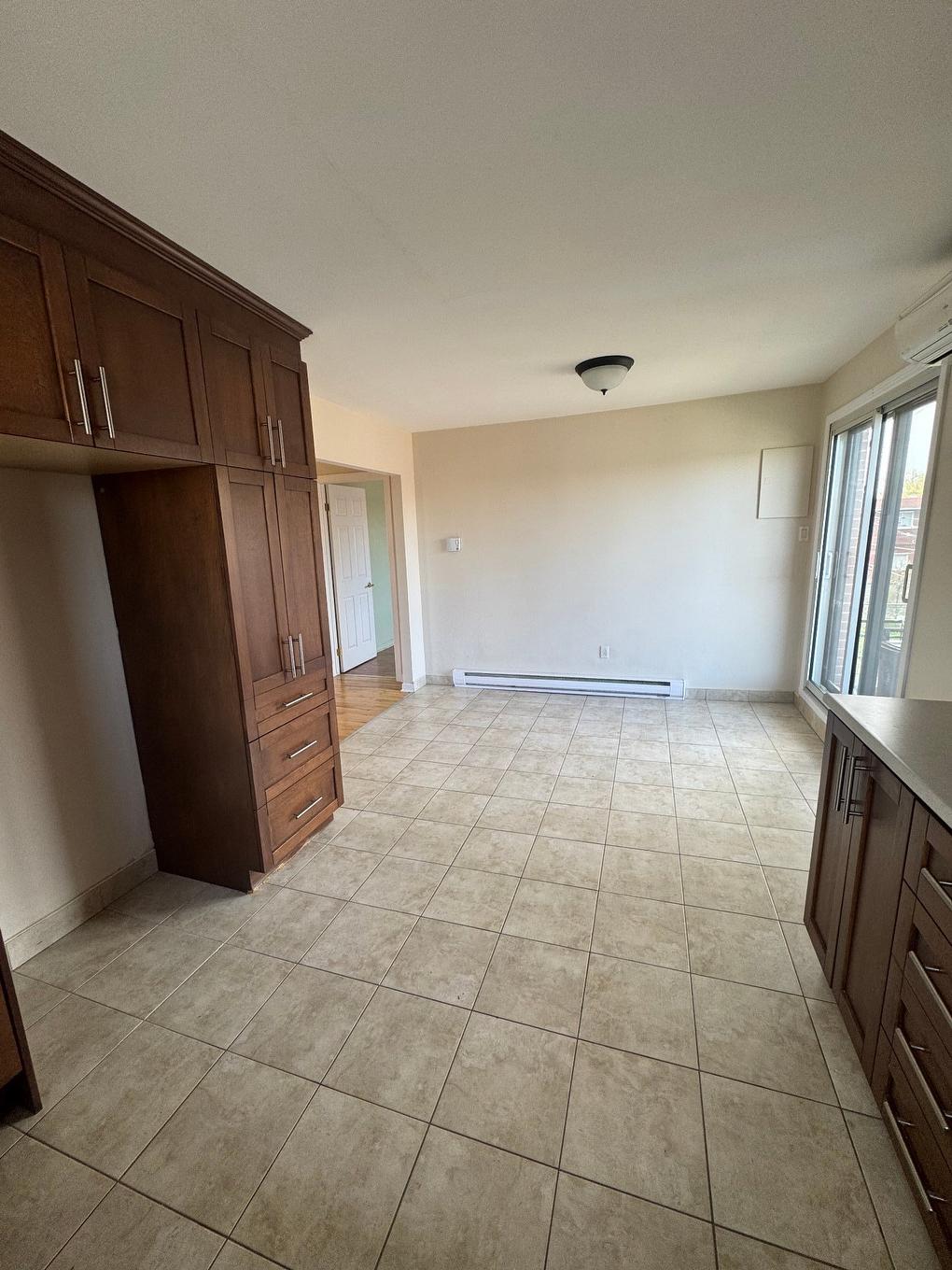 Kitchen - 4717 Rue De Colombey, Montréal (Saint-Léonard), QC - Indoor