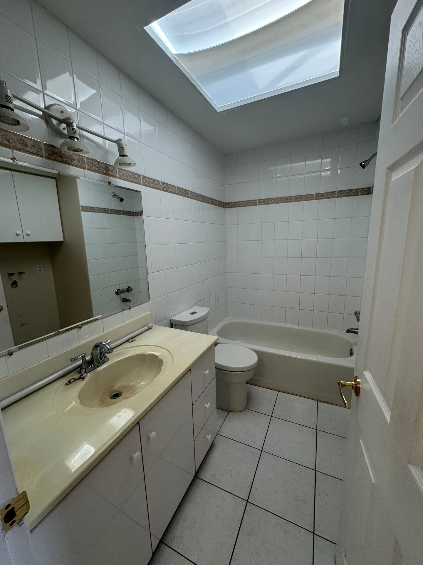 Salle de bains - 4717 Rue De Colombey, Montréal (Saint-Léonard), QC - Indoor Photo Showing Bathroom