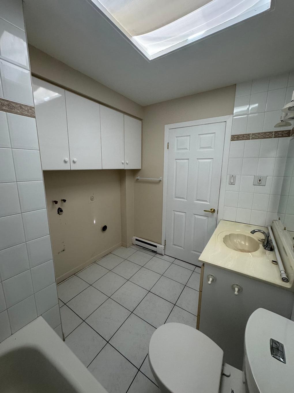 Bathroom - 4717 Rue De Colombey, Montréal (Saint-Léonard), QC - Indoor Photo Showing Bathroom