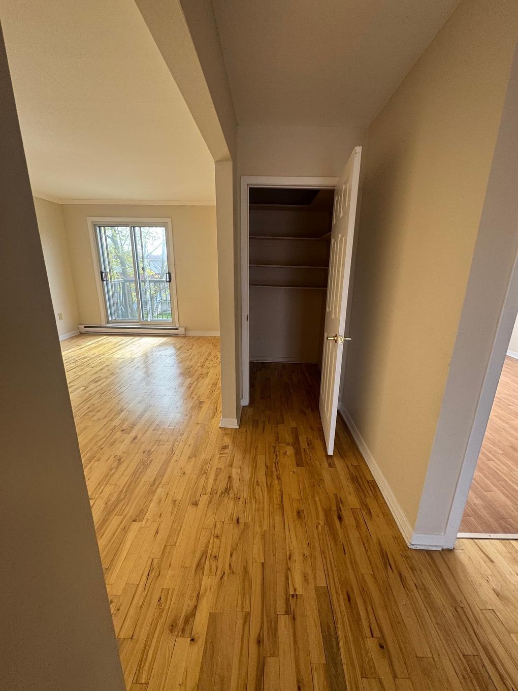 Hall - 4717 Rue De Colombey, Montréal (Saint-Léonard), QC - Indoor Photo Showing Other Room