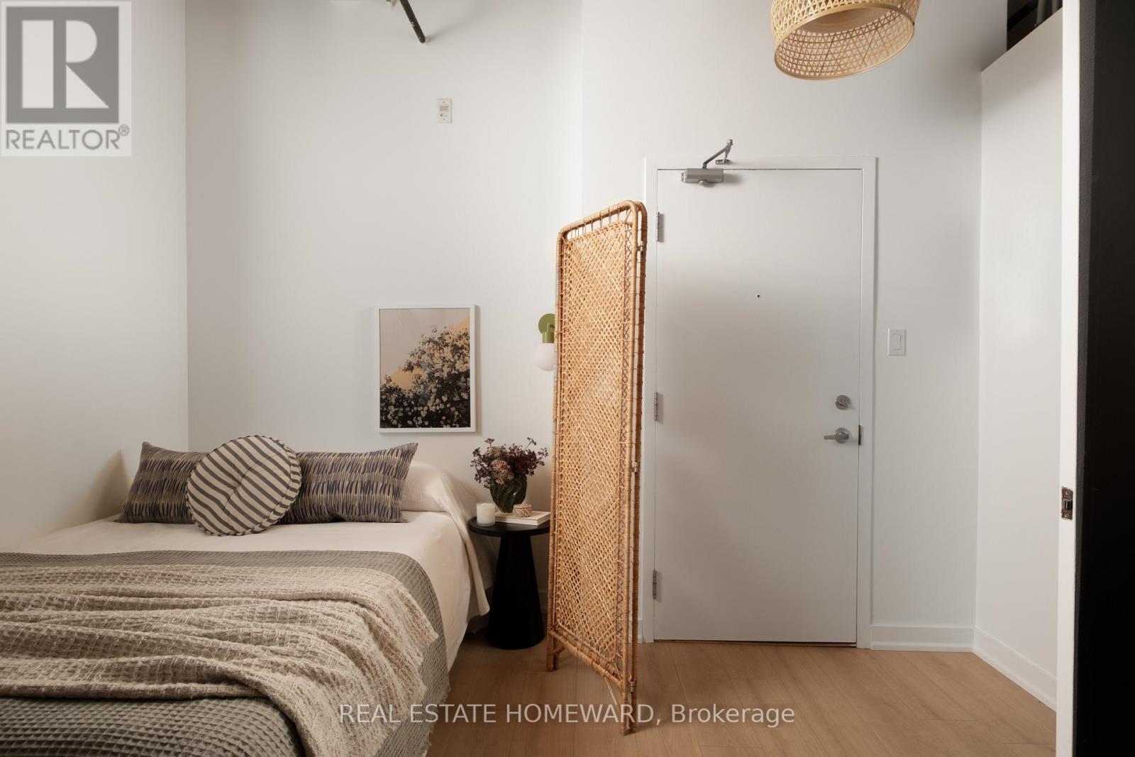321 - 955 Queen Street W, Toronto, ON - Indoor Photo Showing Bedroom