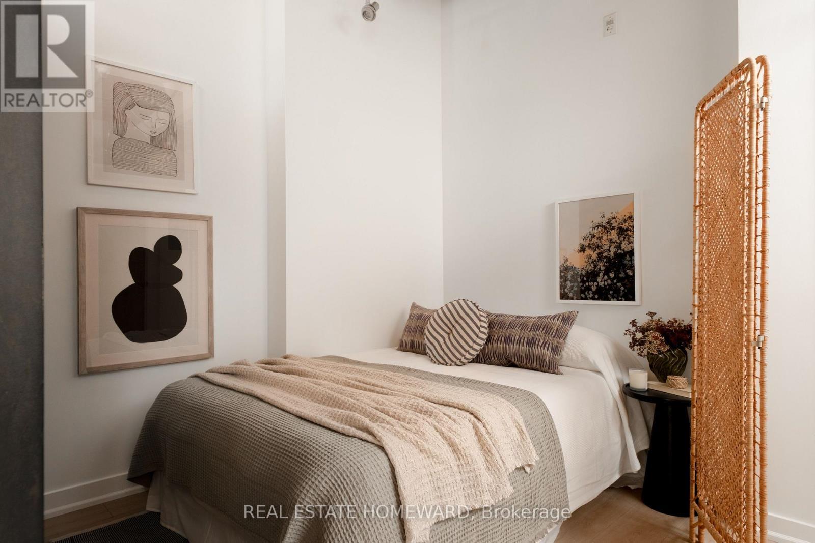 321 - 955 Queen Street W, Toronto, ON - Indoor Photo Showing Bedroom