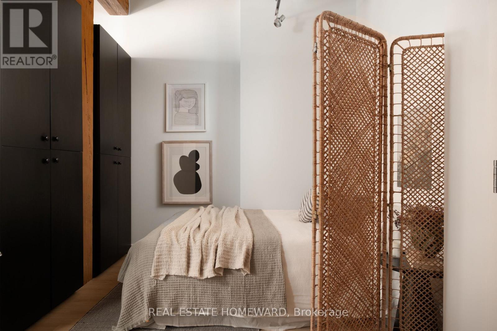 321 - 955 Queen Street W, Toronto, ON - Indoor