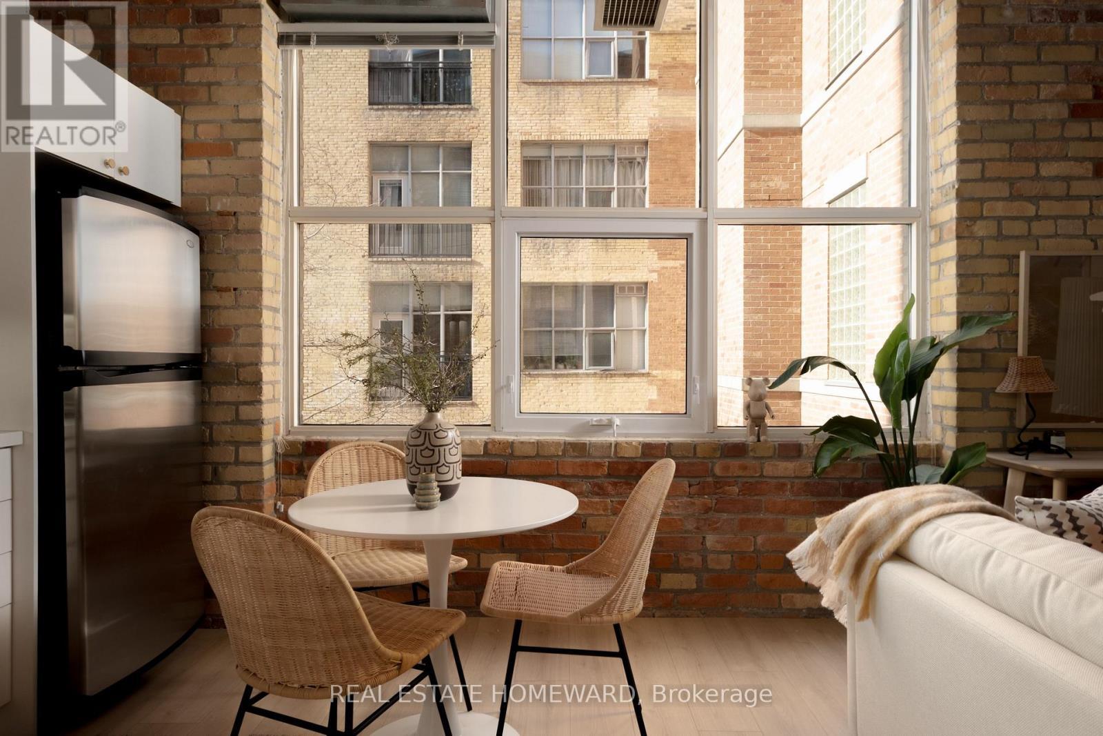 321 - 955 Queen Street W, Toronto, ON - Indoor Photo Showing Dining Room