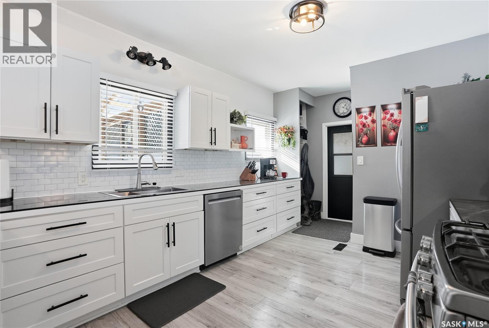408 1St Street S, Waldheim, SK - Indoor Photo Showing Kitchen