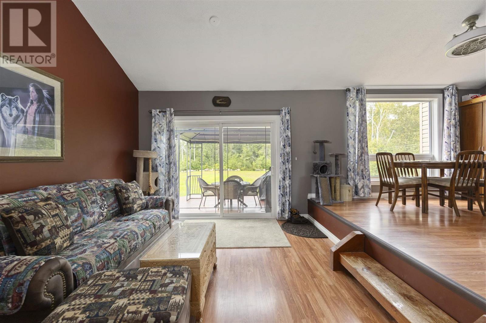 1856 F & G Line Rd, Richards Landing, ON - Indoor Photo Showing Living Room