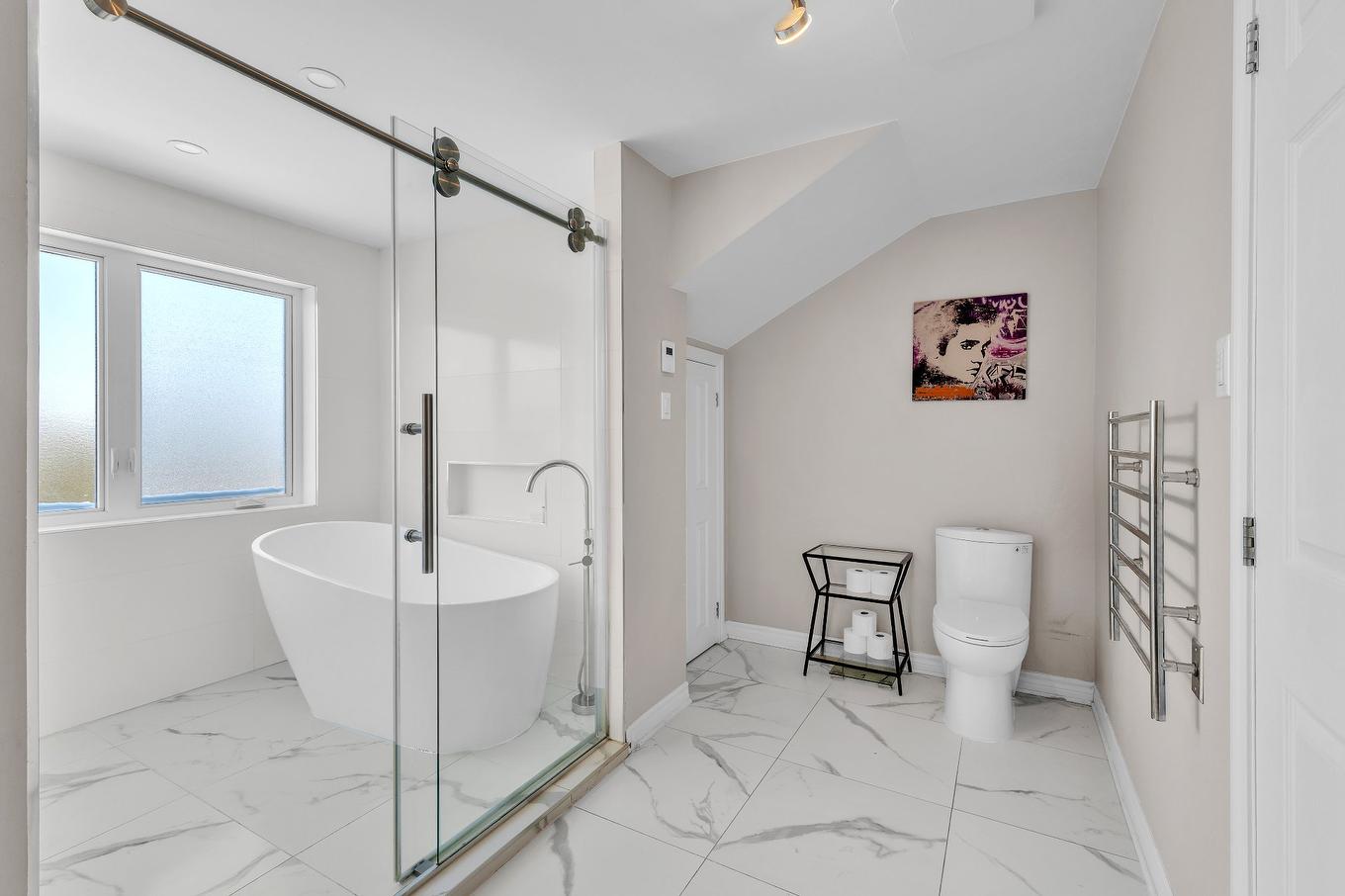 Salle de bains attenante à la CCP - 8 Rue Picasso, Notre-Dame-De-L'Île-Perrot, QC - Indoor Photo Showing Bathroom