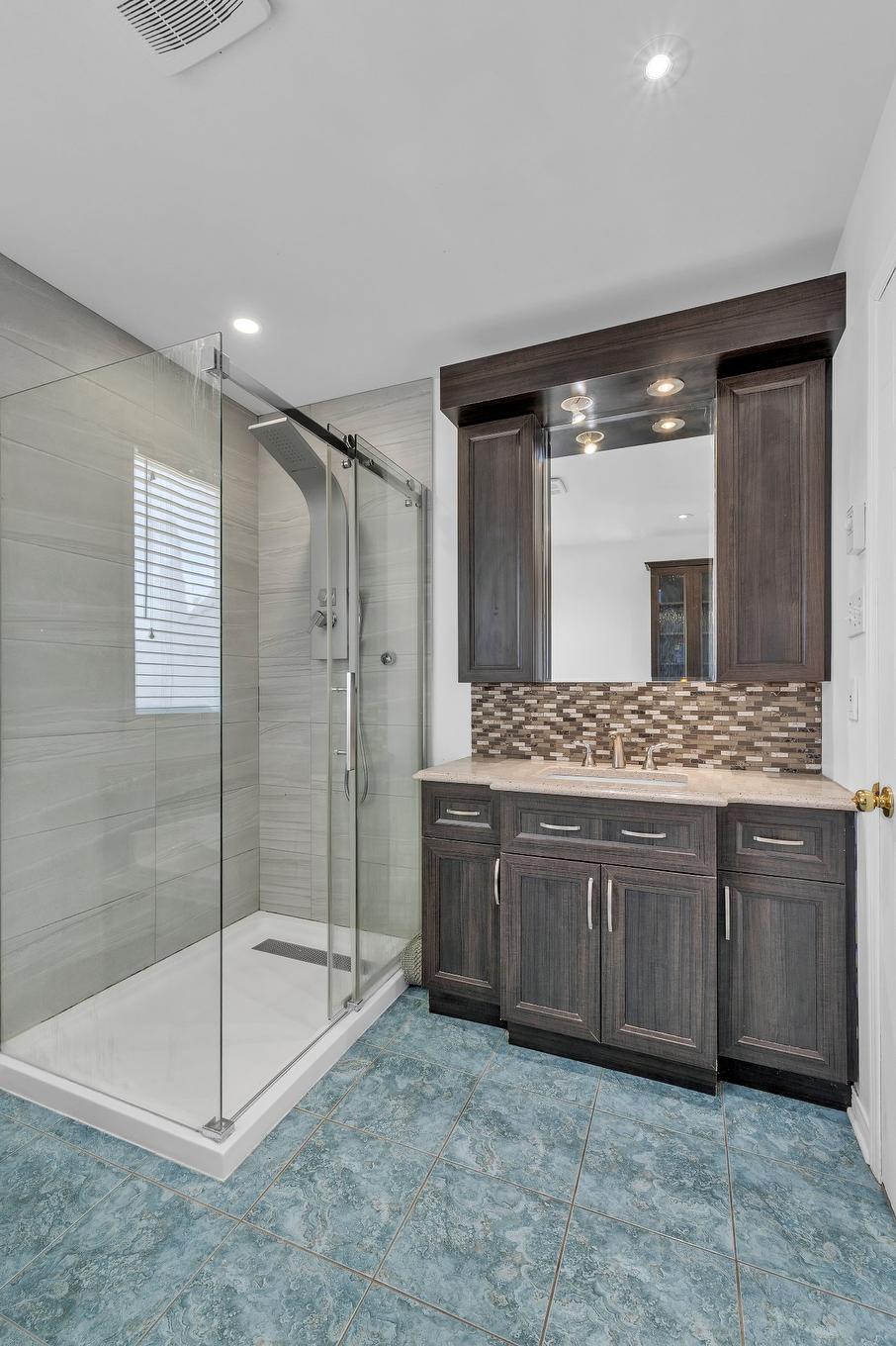 Salle de bains - 8 Rue Picasso, Notre-Dame-De-L'Île-Perrot, QC - Indoor Photo Showing Bathroom