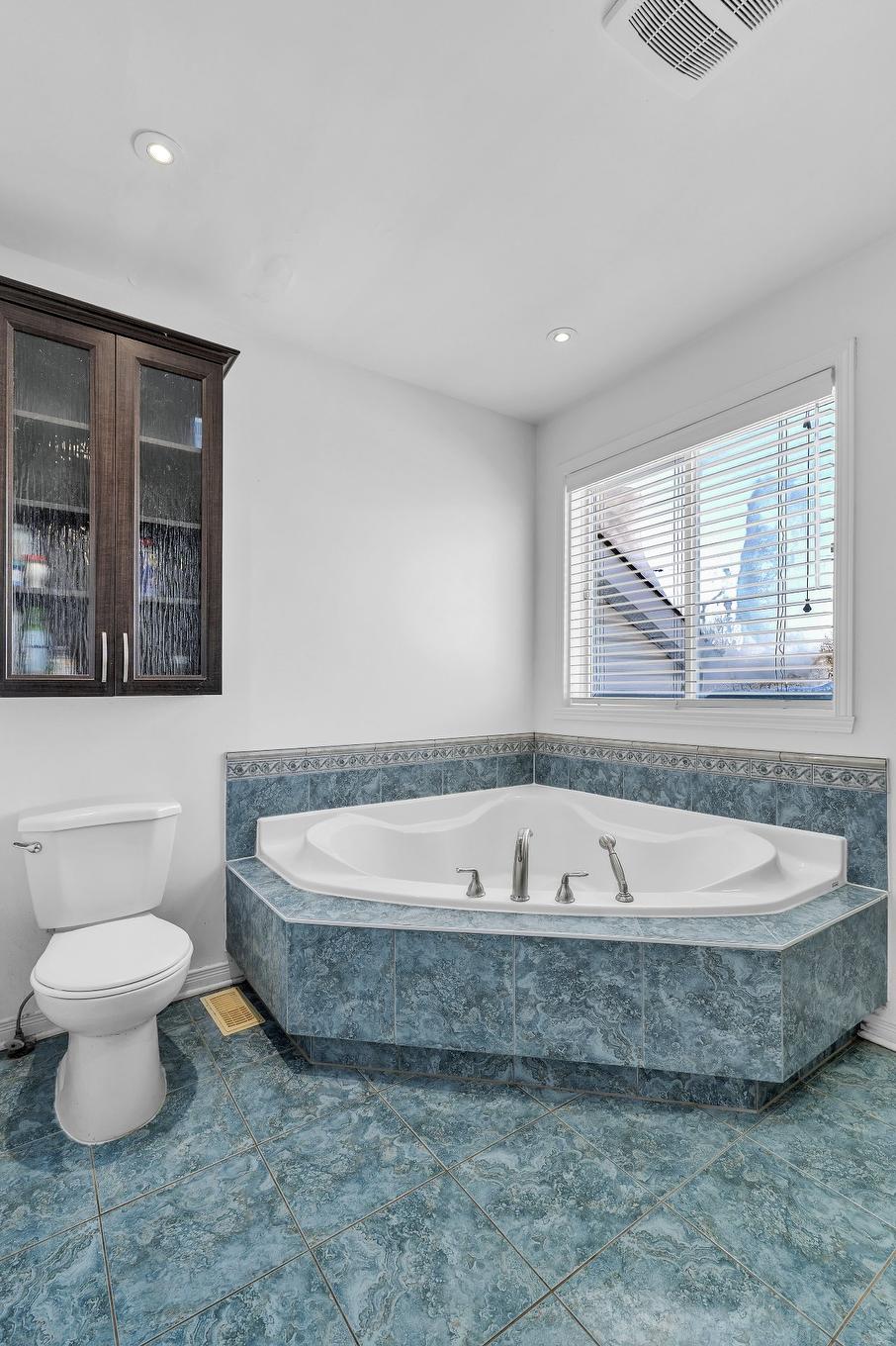 Salle de bains - 8 Rue Picasso, Notre-Dame-De-L'Île-Perrot, QC - Indoor Photo Showing Bathroom