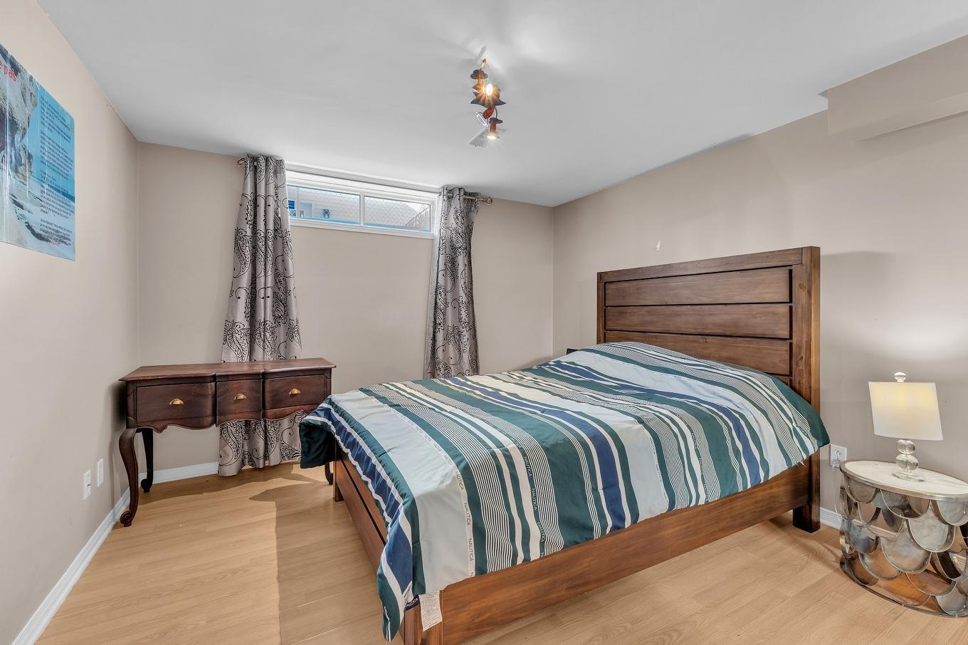 Bureau - 8 Rue Picasso, Notre-Dame-De-L'Île-Perrot, QC - Indoor Photo Showing Bedroom