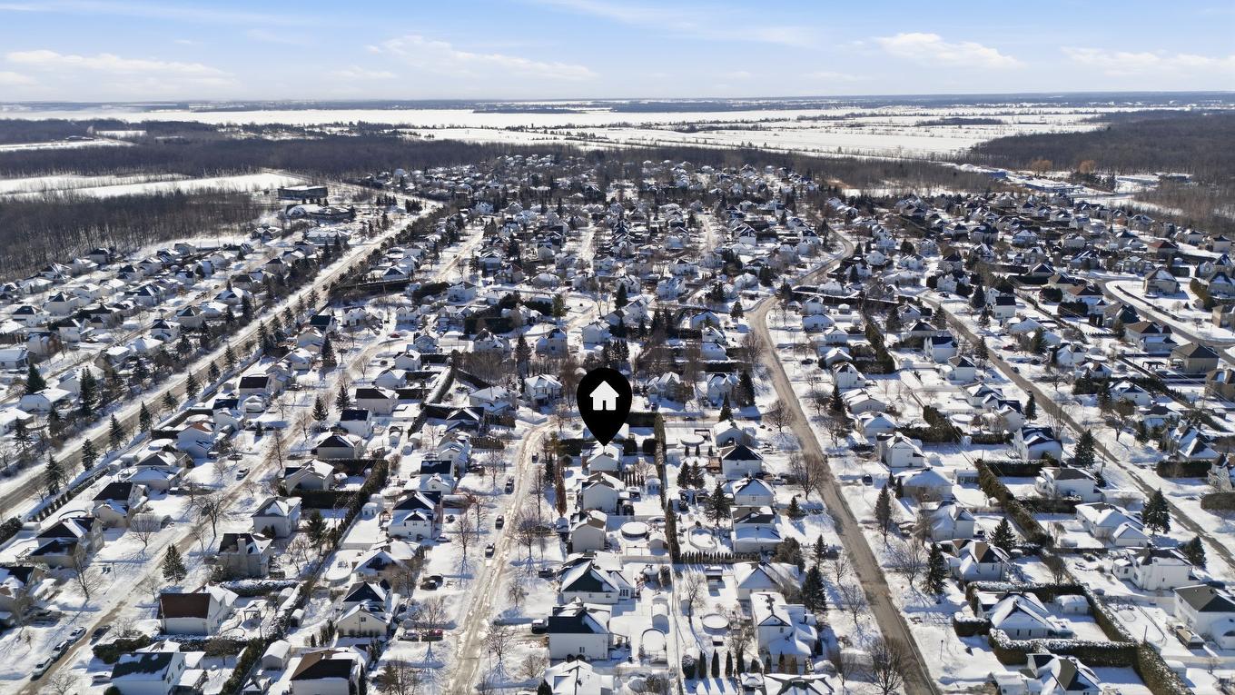 Photo aérienne - 8 Rue Picasso, Notre-Dame-De-L'Île-Perrot, QC - Outdoor With View