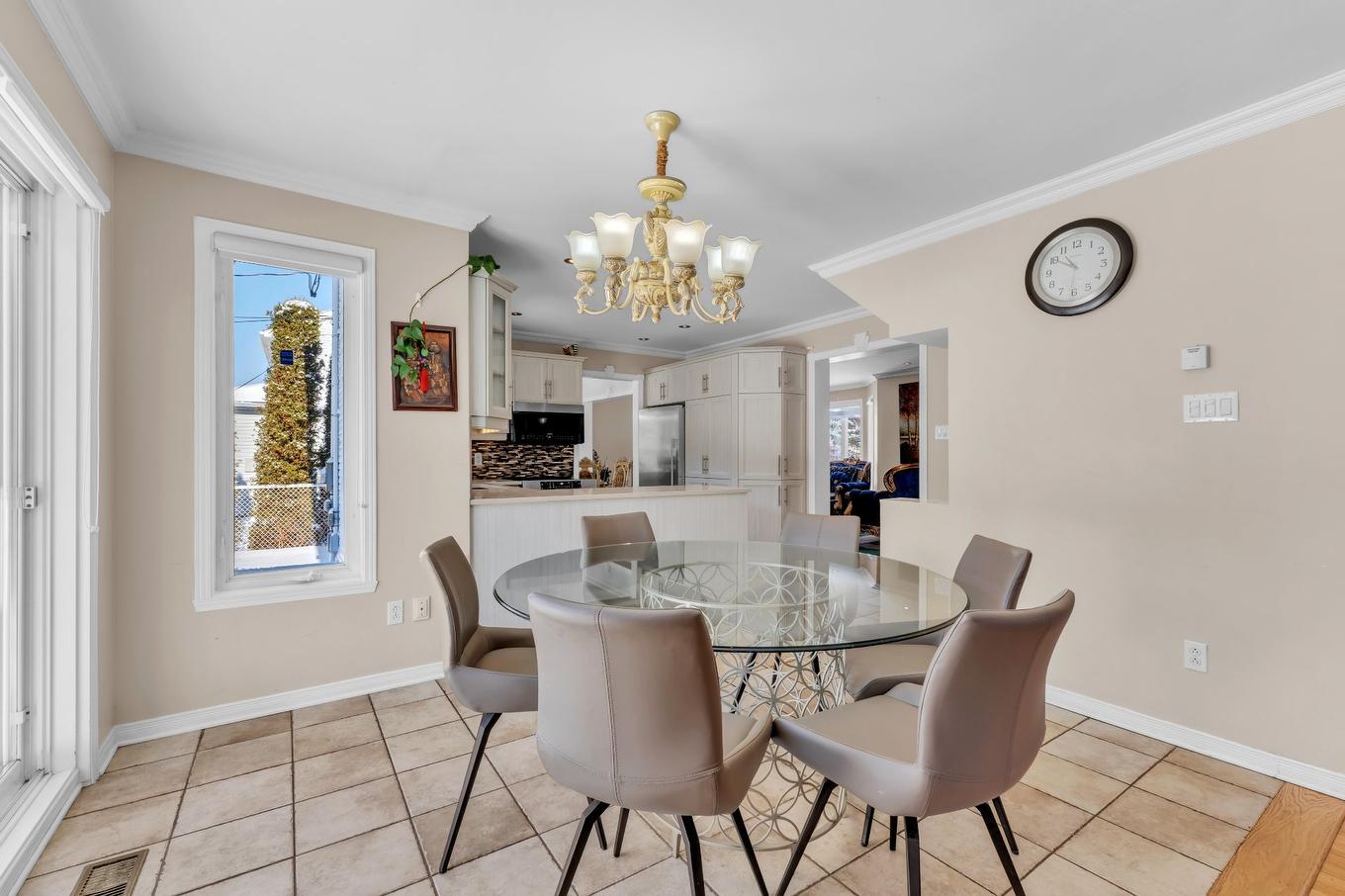Coin-repas - 8 Rue Picasso, Notre-Dame-De-L'Île-Perrot, QC - Indoor Photo Showing Dining Room