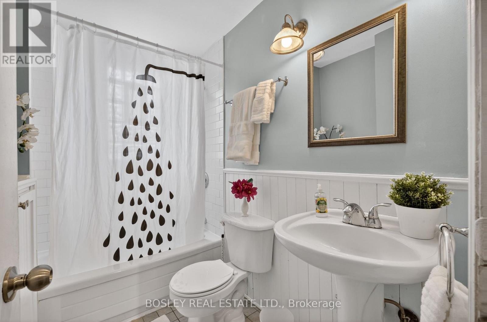 51 Bastedo Avenue, Toronto, ON - Indoor Photo Showing Bathroom