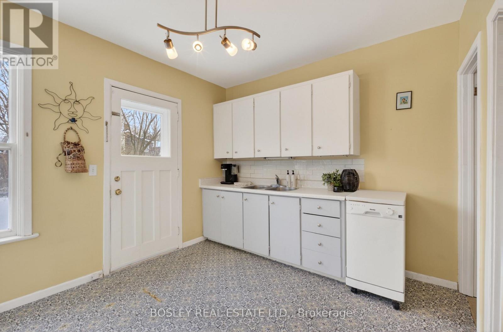 51 Bastedo Avenue, Toronto, ON - Indoor