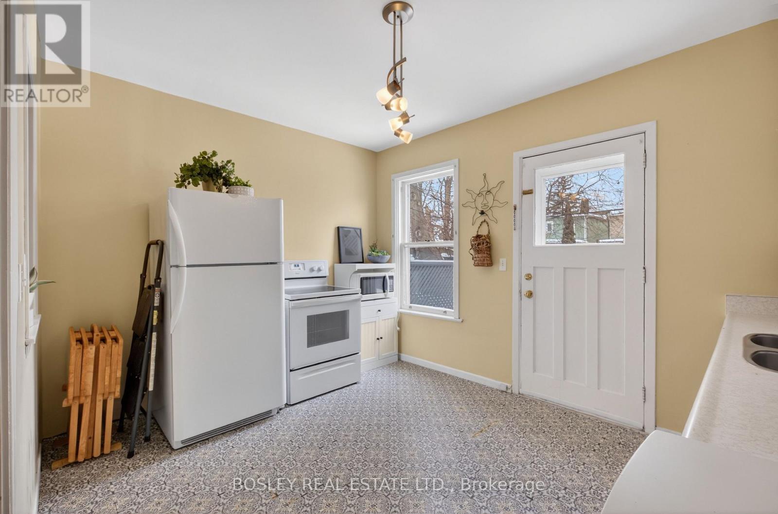 51 Bastedo Avenue, Toronto, ON - Indoor Photo Showing Kitchen
