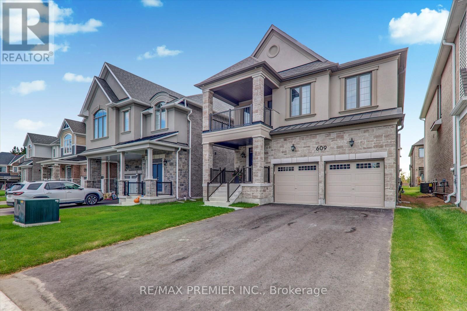 609 Mika Street, Innisfil, ON - Outdoor With Balcony With Facade