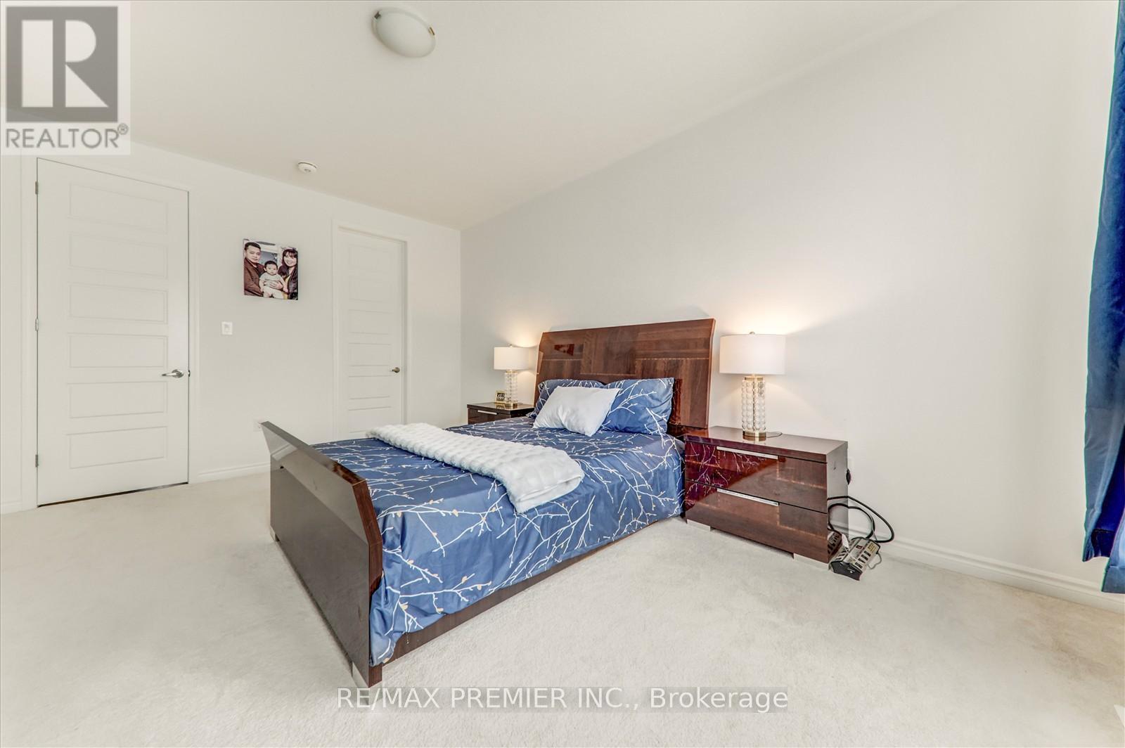 609 Mika Street, Innisfil, ON - Indoor Photo Showing Bedroom
