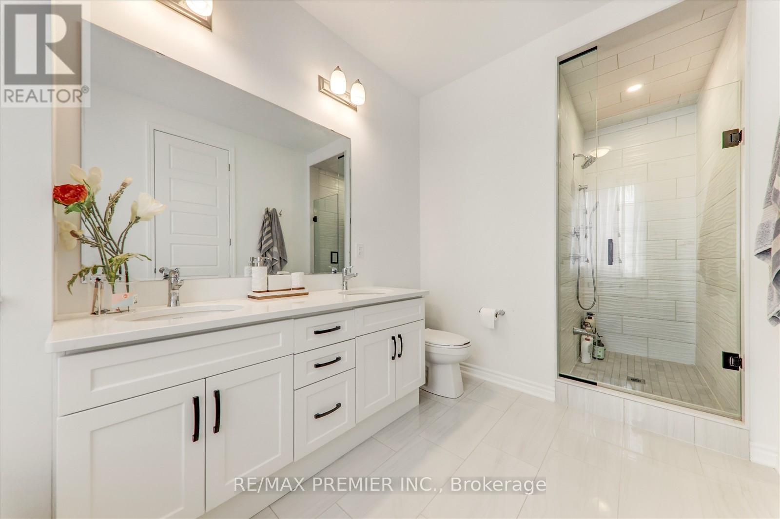 609 Mika Street, Innisfil, ON - Indoor Photo Showing Bathroom