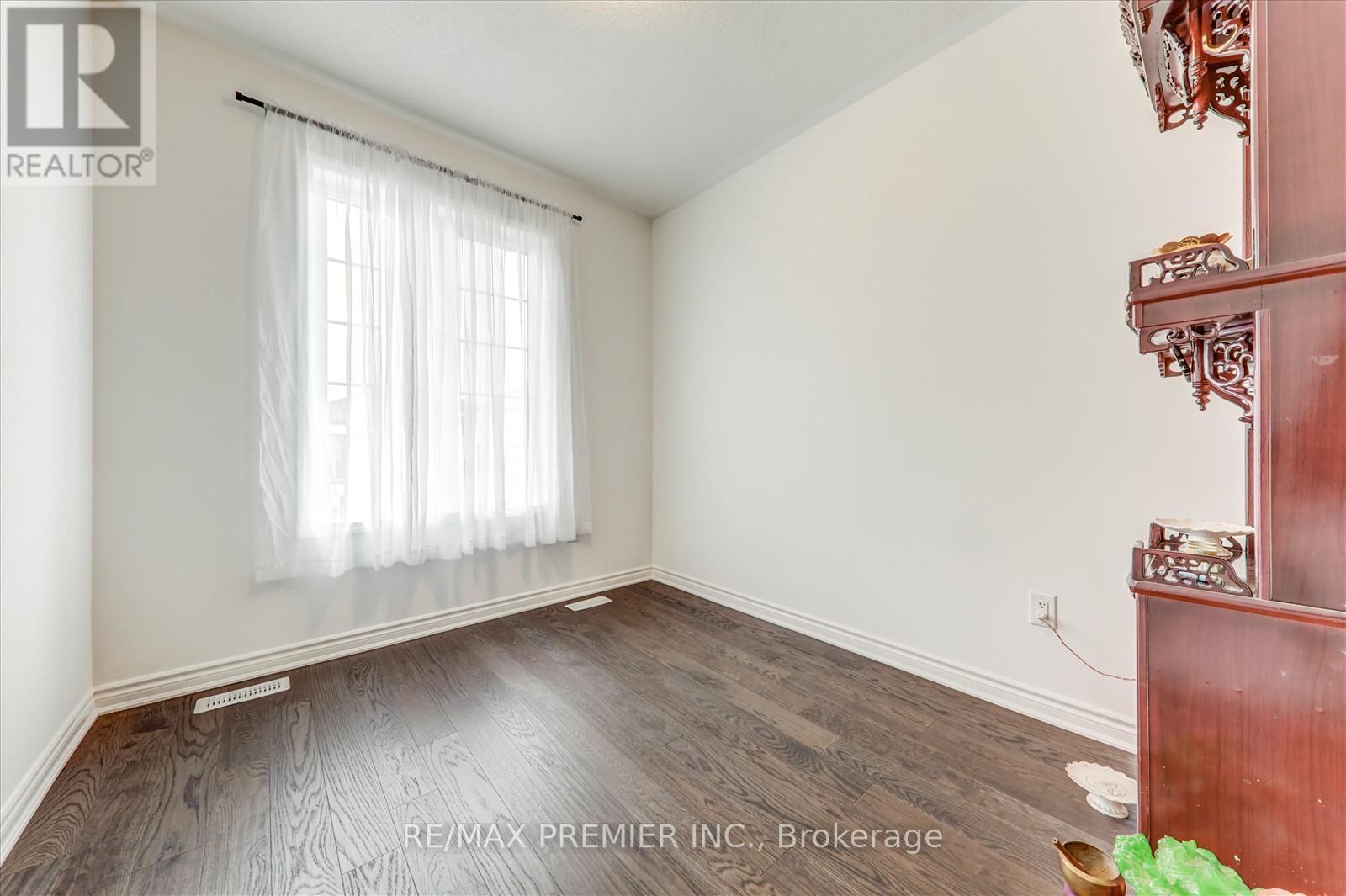 609 Mika Street, Innisfil, ON - Indoor Photo Showing Other Room